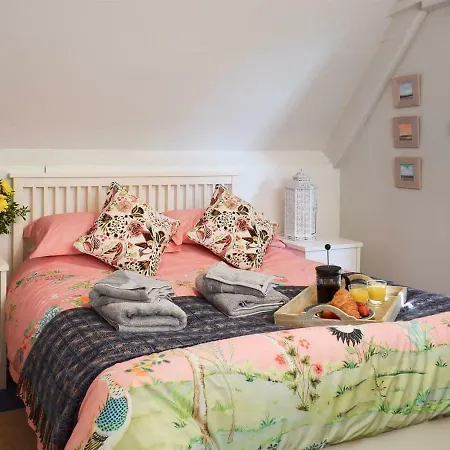 Rosslyn House * Robin Hood's Bay