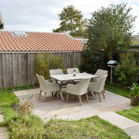 Holiday home Rosslyn House *