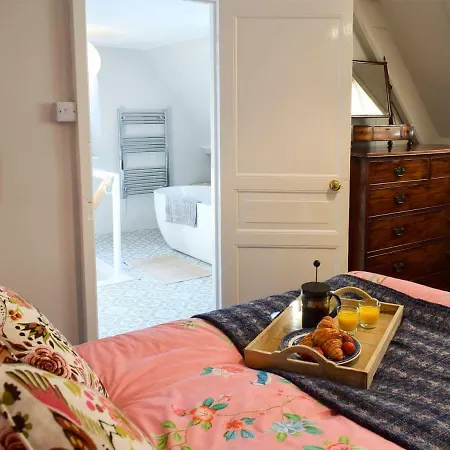 Rosslyn House Holiday home *